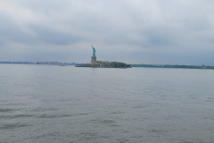 Výhled na Sochu Svobody z trajektu na Staten Island