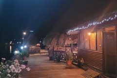 Sympatická restaurace v Rio Dulce na řece